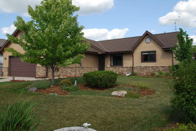 1103 Squire Ln., West Bend, WI 53090