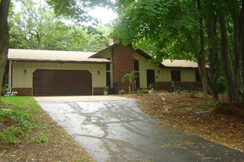 321 Kettle Ct., Slinger, WI 53086