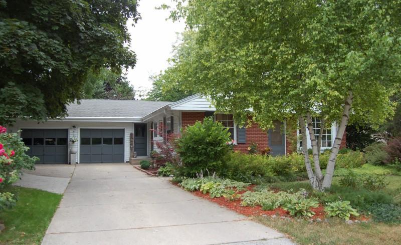 6025 N Hyacinth Ln., Glendale, WI 53217