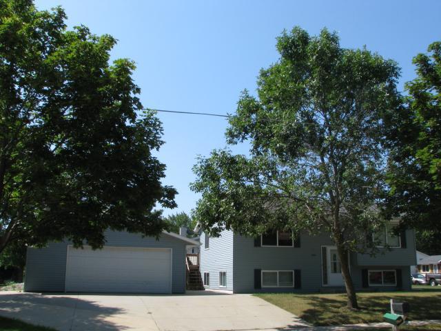 2207 Deerfield Dr., West Bend, WI 53090