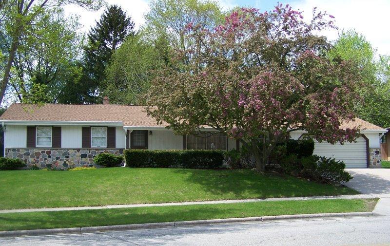 712 Meadowbrook Dr., West Bend, WI 53090