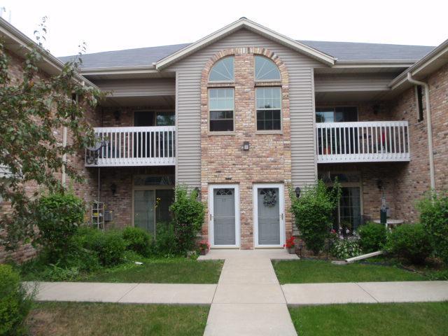 435 W Aspen Dr. #17, Oak Creek, WI 53154