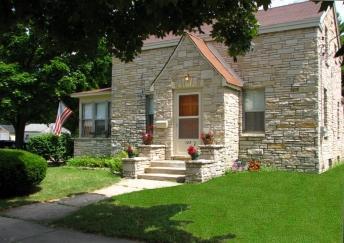 123 Dunbar Ave, Waukesha, WI 53186