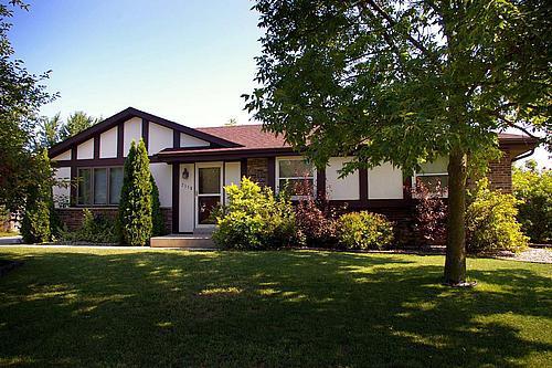 7558 S Manor Dr., Oak Creek, WI 53154