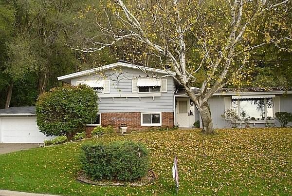 1005 Cliffwood Ln., La Crosse, WI 54601