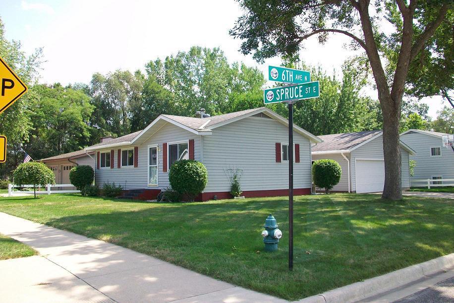 604 E Spruce St, Onalaska, WI 54650