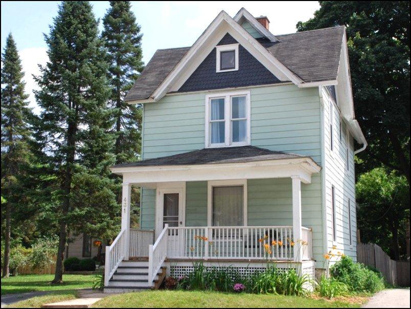 431 Dunbar Ave., Waukesha, WI 53186