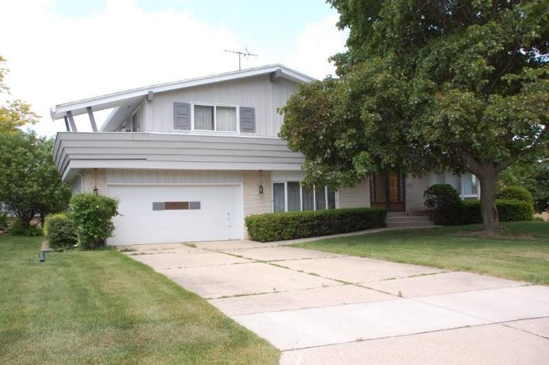 12112 Meadow Ct., Wauwatosa, WI 53222