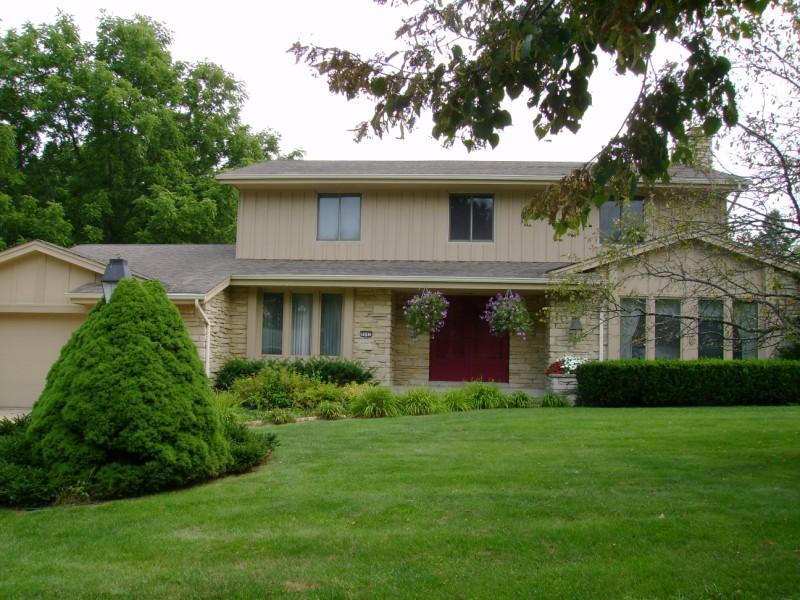 9043 Glenwood Dr., Greendale, WI 53129