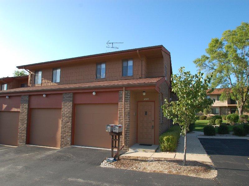 313 Cheviot Chase - #6, Waukesha, WI 53186