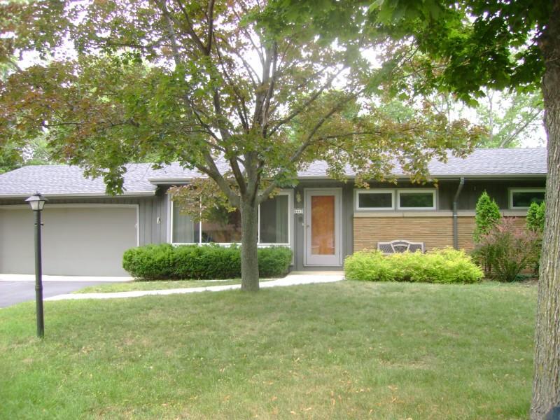 4465 N 107th St., Wauwatosa, WI 53225