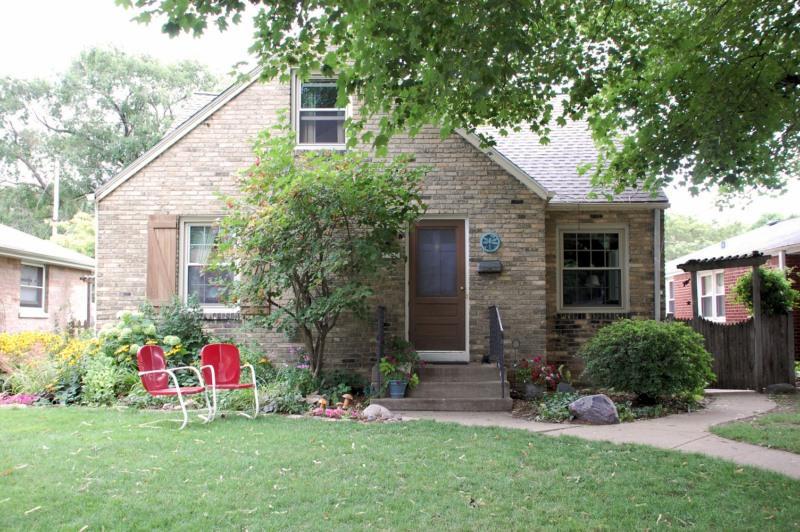 5810 N Bel Aire Dr., Glendale, WI 53209