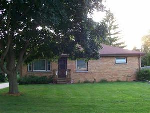 5747 S 42nd St., Greenfield, WI 53221