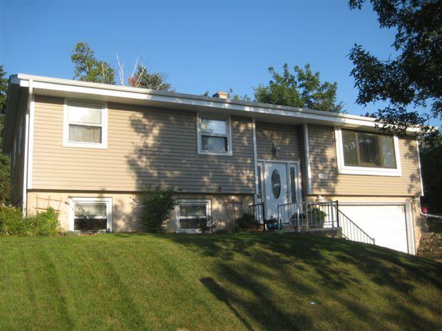 119 N Grandview Blvd, Waukesha, WI 53188