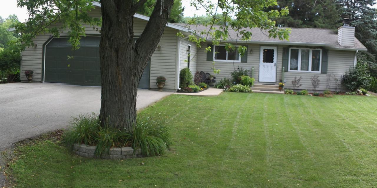 626 N Wisconsin St., Genoa City, WI 53128