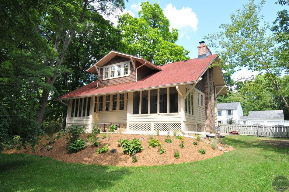 9233 W Dosie, Greenfield, WI 53228