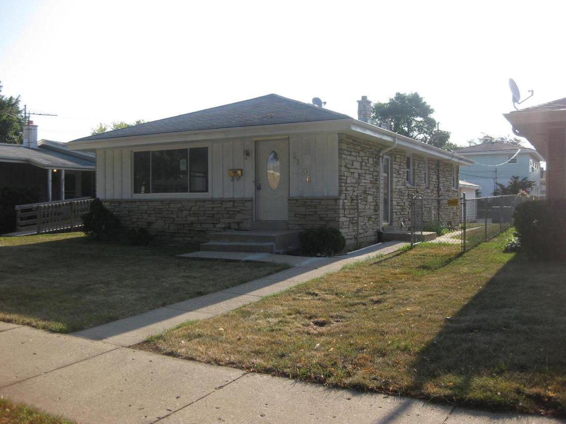 5806 N 77th St., Milwaukee, WI 53218