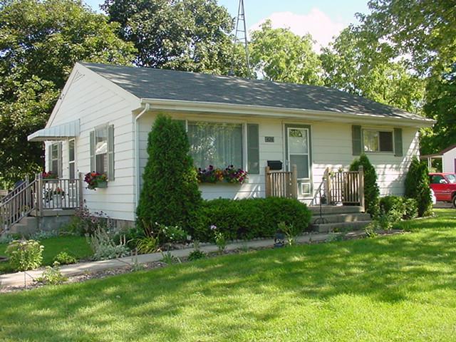 424 W Geneva St., Elkhorn, WI 53121