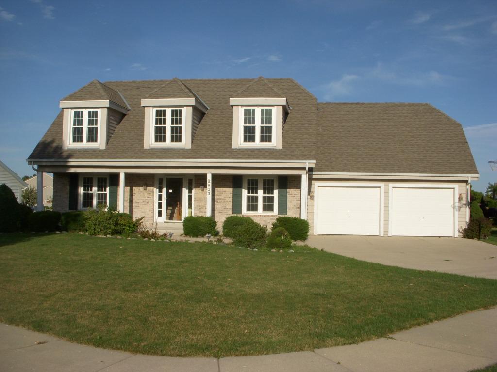 2903 Brookridge Ct., Waukesha, WI 53188