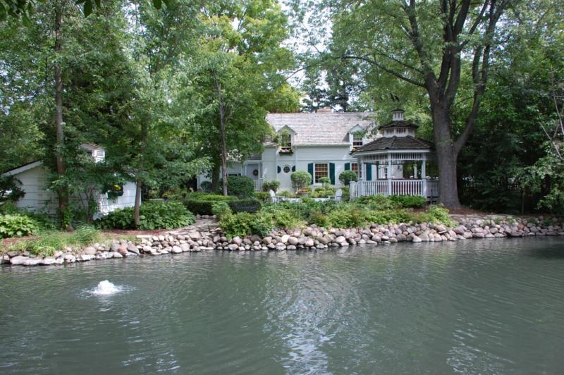 8962 N Lake Dr, Bayside, WI 53217