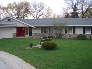 230 W Fox Dale Rd., Glendale, WI 53217