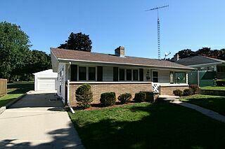 1706 Philippen St., Manitowoc, WI 54220