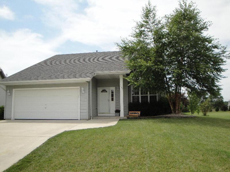 8645 S Stone Creek Dr., Oak Creek, WI 53154