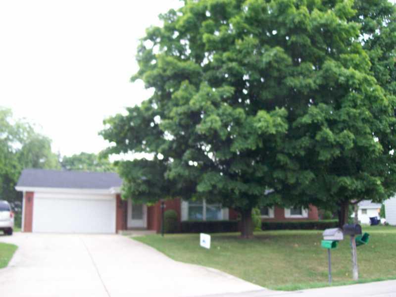 13780 W Forest Knoll Dr., New Berlin, WI 53151