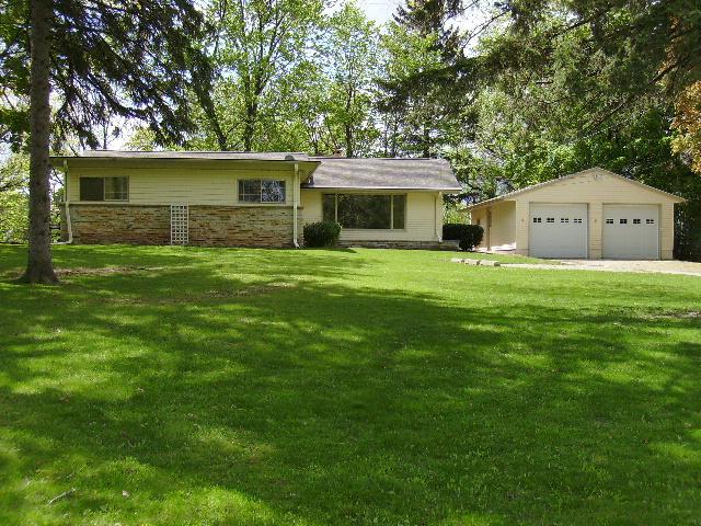 N21W29765 Glen Cove Rd., Pewaukee, WI 53072