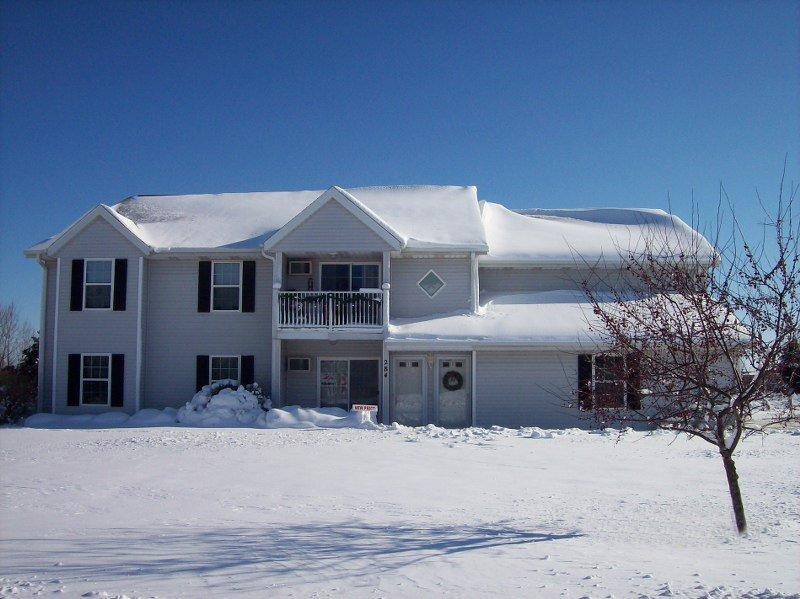 284 Minz Park Cir. #1, West Bend, WI 53095