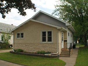 2213 West Ave., La Crosse, WI 54601