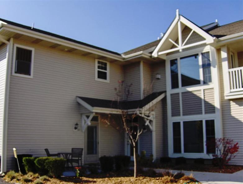 6180 Walnut Ln #79, Cudahy, WI 53110