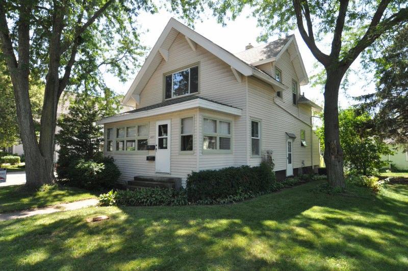 621 W Wisconsin Ave., Oconomowoc, WI 53066