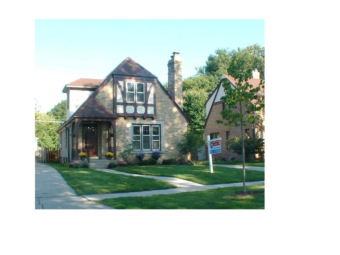 2642 N 66th St, Wauwatosa, WI 53213