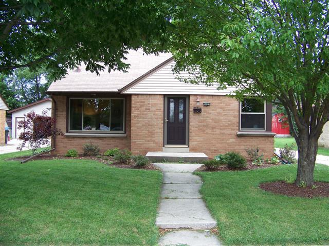 2423 15th Ave., South Milwaukee, WI 53172