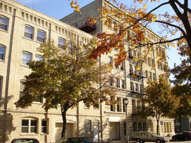 904 E Pearson St. #321, Milwaukee, WI 53202