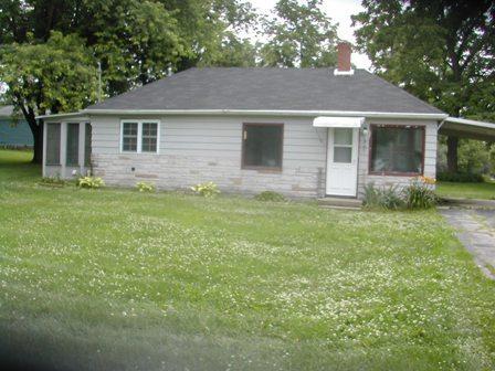 107 W School, Sharon, WI 53585