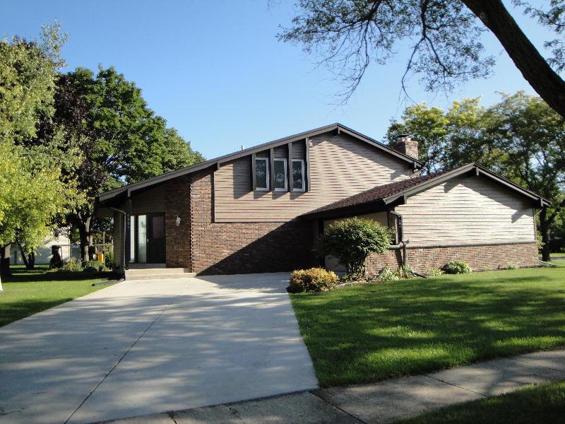 4805 Sutton Ln., Greendale, WI 53129