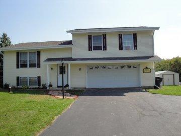 W330S8288 Isabelle Dr, Mukwonago, WI 53149