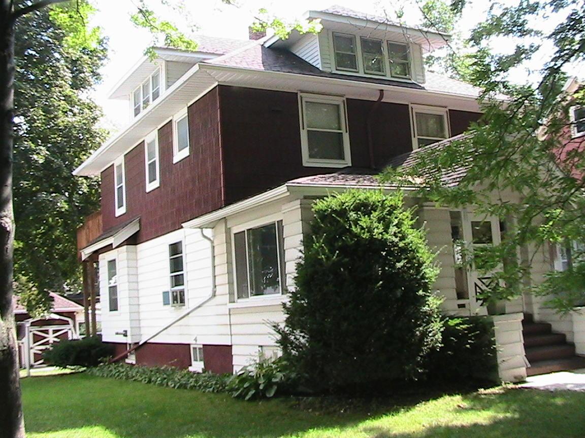 202 Teddy Ave., Hartford, WI 53027