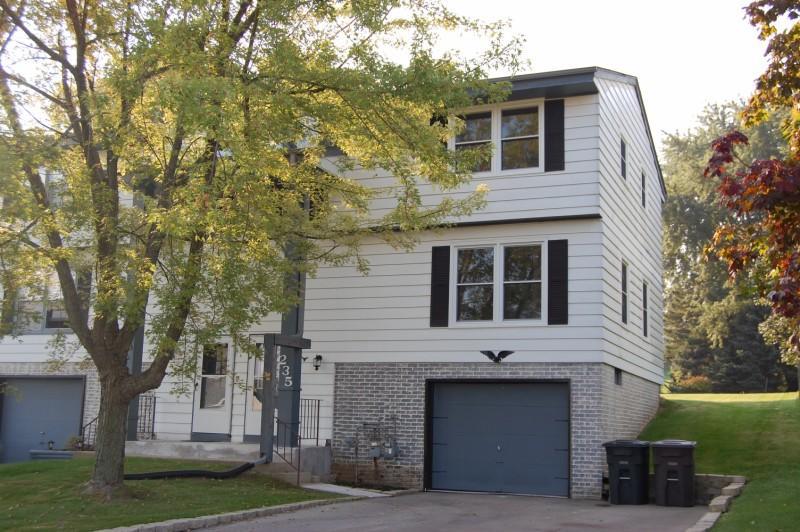 235 Mcdivitt Ln., Mukwonago, WI 53149