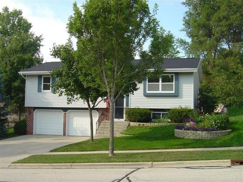 1600 Larkspur Ln., West Bend, WI 53090