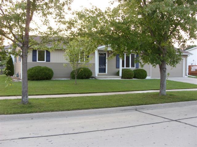 912 S 41st St., Manitowoc, WI 54220