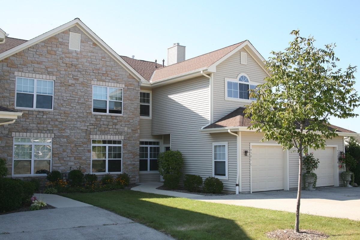 9301 S Cobblestone Way #C, Franklin, WI 53132