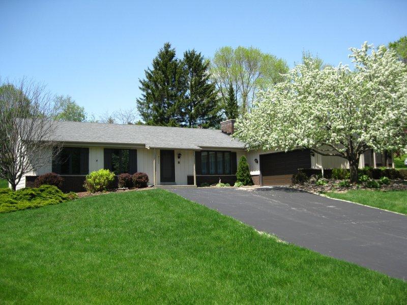 2115 La Rochelle Ct., Brookfield, WI 53045