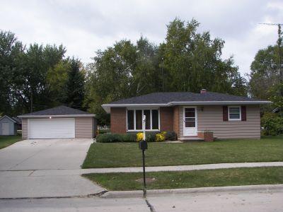 1424 Hubbard Cir., Manitowoc, WI 54220