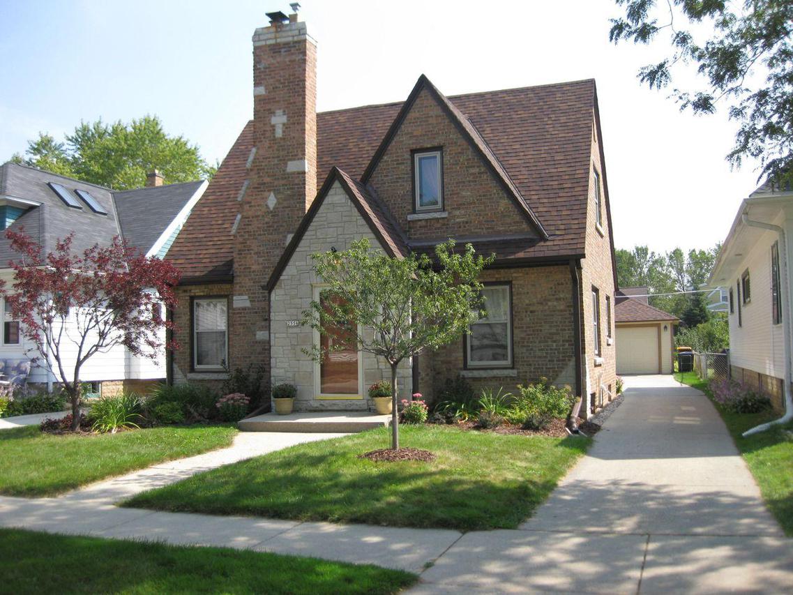 2556 N 65th St., Wauwatosa, WI 53213