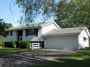 W330S7844 Country Ln, Mukwonago, WI 53149