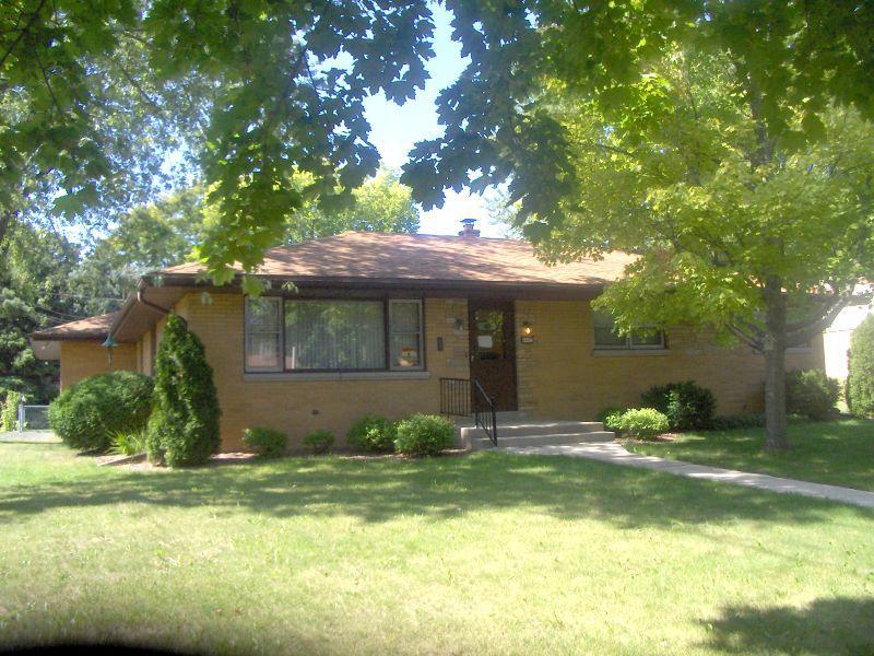 4405 N 109th St., Wauwatosa, WI 53225