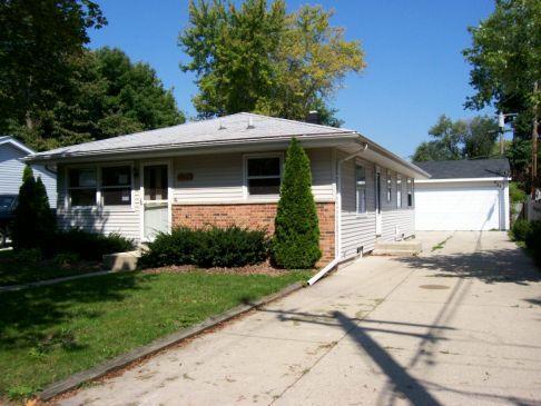 2618 27th St, Kenosha, WI 53140